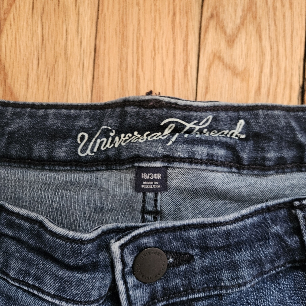 Universal Thread Medium Blue Ripped Skinny Jeans - Picture 4 of 4